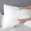 Almohada ergonómica rellena de fibra siliconada de algodón, diseñada para ofrecer un descanso confortable, fresco e higiénico. Ideal para cualquier posición al dormir. Medidas: 60x40 cm. Combo de 4 unidades por $59.900 con envío gratuito y pago contra entrega.