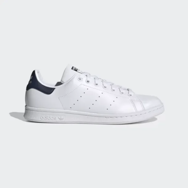 Adidas Stan Smith perfectas para los que buscan estilo y comodidad. Con un ajuste impecable, una suela con agarre y un diseño versátil, las combinaciones de colores verde, negro y blanco se adaptan a cualquier ocasión. ¡Elige la elegancia atemporal con confianza en cada paso!