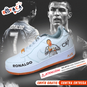 ¡Camina con la grandeza de un campeón! 🌟 Las Zap CR7 PREMIUM 👑 REAL y PORTUGAL son el tributo perfecto para los fanáticos de Cristiano Ronaldo. Inspiradas en sus momentos más épicos con el Real Madrid y la selección de Portugal, estas zapatillas combinan diseño exclusivo, comodidad incomparable y materiales premium. Disponibles en tallas de la 21 a la 43. ¡Deja huella con cada paso y siente la energía de un verdadero ícono del fútbol!