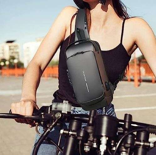 ¡Lleva todo en un solo combo y personalízalo a tu gusto! El Combo Malt o Cang + Termo Digital + Reloj Inteligente Y68 + Audífonos F9 reúne tecnología, estilo y funcionalidad en un solo paquete. Incluye un práctico canguro o maleta, un moderno termo digital con pantalla LED, un reloj inteligente multifuncional y audífonos inalámbricos de alta calidad.
