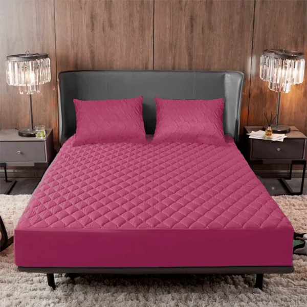PROTECTOR DE COLCHÓN + FUNDAS Protege tu colchón con nuestro protector antifluido en microfibra, con banda de 40 cm para colchones altos y pillow-top. Su resorte perimetral lo mantiene en su lugar sin cremalleras. ¡Incluye protectores de almohada!