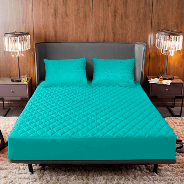 PROTECTOR DE COLCHÓN + FUNDAS Protege tu colchón con nuestro protector antifluido en microfibra, con banda de 40 cm para colchones altos y pillow-top. Su resorte perimetral lo mantiene en su lugar sin cremalleras. ¡Incluye protectores de almohada!