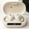 LOS AUDIFONOS MÁS RAROS JBL S200 y potentesDisfruta hasta 96 horas de música, sonido Hi-Fi con graves profundos, resistencia al agua IP7, y Bluetooth 5.3 con emparejamiento automático. Perfectos para entrenar, trabajar o relajarte, con pantalla LED y control total al alcance de tu mano.