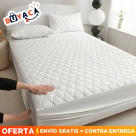 PROTECTOR DE COLCHÓN + FUNDAS Protege tu colchón con nuestro protector antifluido en microfibra, con banda de 40 cm para colchones altos y pillow-top. Su resorte perimetral lo mantiene en su lugar sin cremalleras. ¡Incluye protectores de almohada!