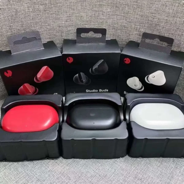 Beats Studio Buds – Auriculares inalámbricos con sonido potente, cancelación activa de ruido, modo transparencia y audio espacial Dolby Atmos. Resistentes al sudor (IPX4), cómodos y compactos, con Bluetooth 5.0, estuche de carga USB-C y compatibilidad con iOS y Android. 📦 Incluyen almohadillas en 4 tamaños y cable USB-C.