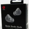 Beats Studio Buds – Auriculares inalámbricos con sonido potente, cancelación activa de ruido, modo transparencia y audio espacial Dolby Atmos. Resistentes al sudor (IPX4), cómodos y compactos, con Bluetooth 5.0, estuche de carga USB-C y compatibilidad con iOS y Android. 📦 Incluyen almohadillas en 4 tamaños y cable USB-C.